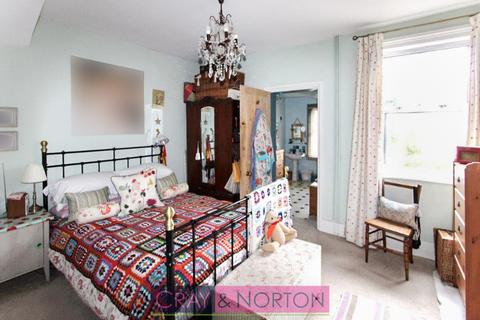 2 Stroud Road, London, SE25 5DR