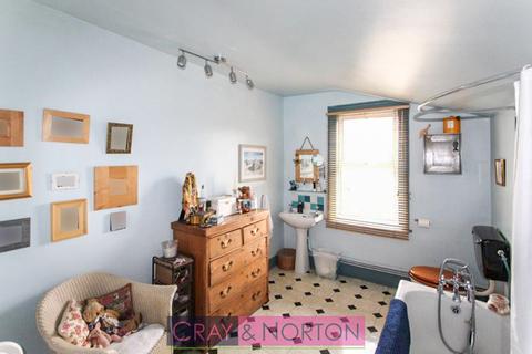 2 Stroud Road, London, SE25 5DR