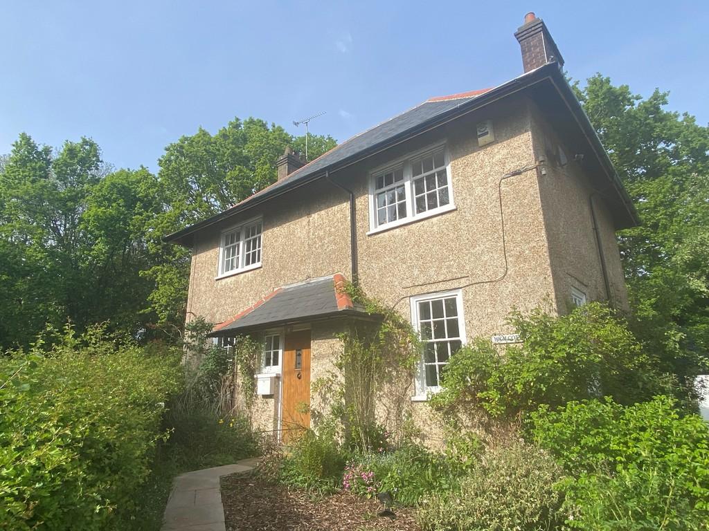 Hewshott Lane, Liphook 3 bed cottage £2,000 pcm (£462 pw)