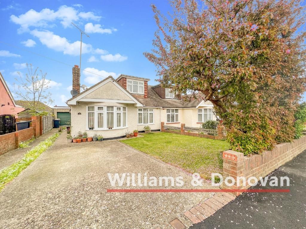 Cornhill Avenue, Hockley 2 bed chalet £375,000