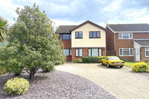 19 Heathfield Road, Holbrook, Ipswich, IP9 2QB