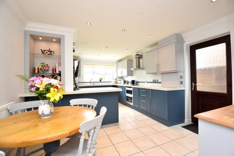 19 Heathfield Road, Holbrook, Ipswich, IP9 2QB