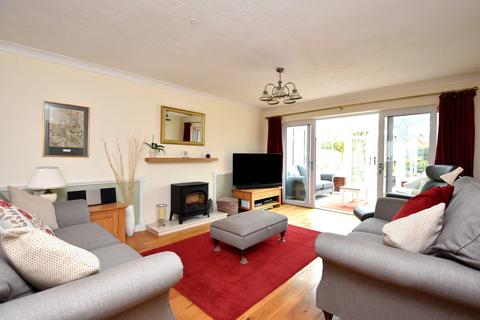 19 Heathfield Road, Holbrook, Ipswich, IP9 2QB