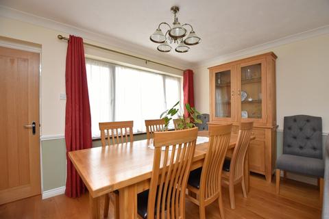19 Heathfield Road, Holbrook, Ipswich, IP9 2QB