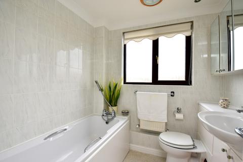 19 Heathfield Road, Holbrook, Ipswich, IP9 2QB