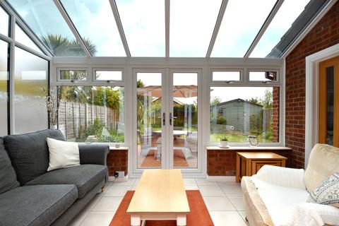19 Heathfield Road, Holbrook, Ipswich, IP9 2QB