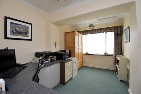 19 Heathfield Road, Holbrook, Ipswich, IP9 2QB