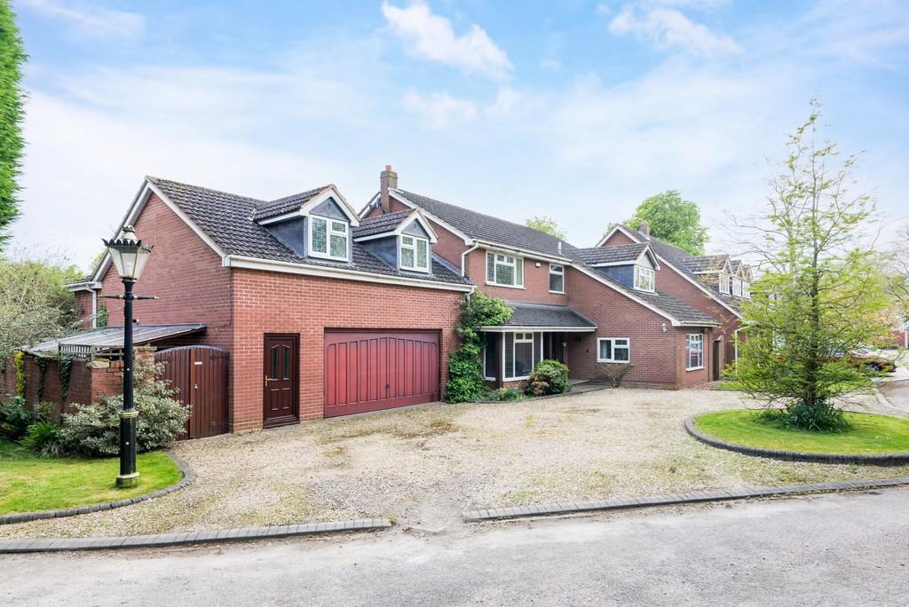 4 Friary Gardens, Lichfield 6 bed detached house for sale £850,000