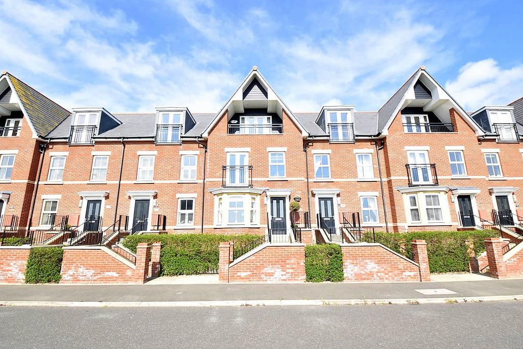 Old Fort Road, Felixstowe, IP11 2GG 3 bed terraced house £430,000