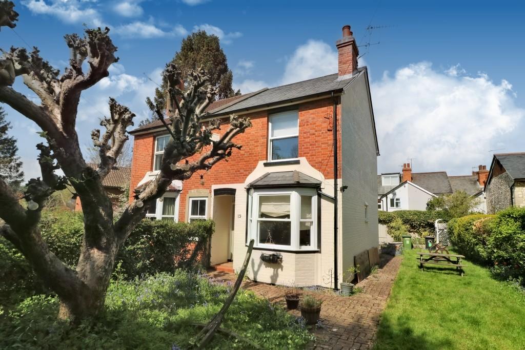 Spring Gardens, Dorking 2 bed semidetached house £450,000