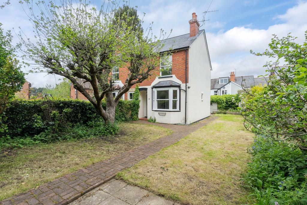 Spring Gardens, Dorking 2 bed semidetached house for sale £450,000