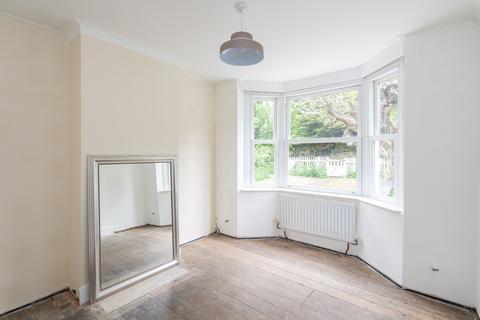 19 Spring Gardens, Dorking, RH4 1EE