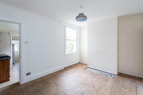 19 Spring Gardens, Dorking, RH4 1EE