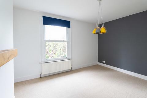 19 Spring Gardens, Dorking, RH4 1EE