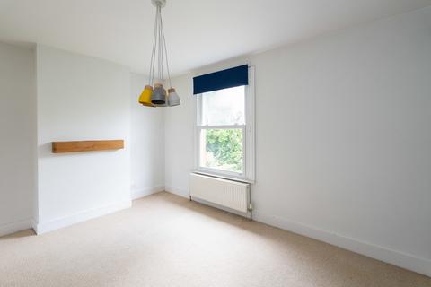 19 Spring Gardens, Dorking, RH4 1EE