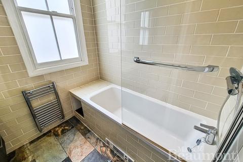 137 Culverley Road, London, SE6 2JZ