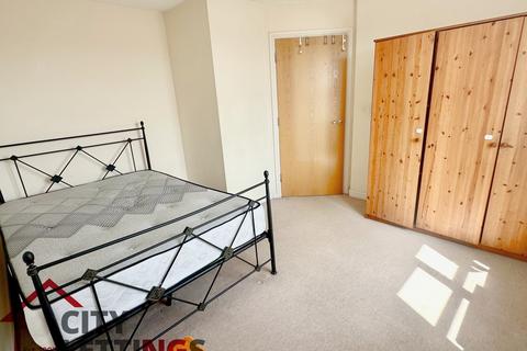 2 bedroom apartment to rent, Edmonstone Crescent, Nottingham