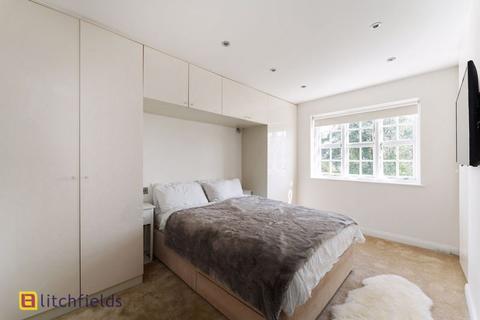 2 Asmuns Place, London, NW11 7XG