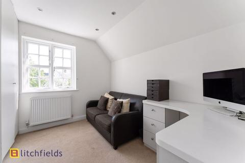 2 Asmuns Place, London, NW11 7XG