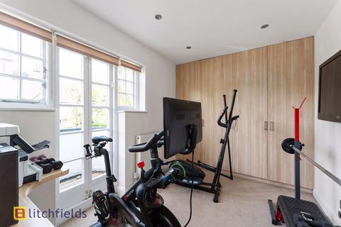 2 Asmuns Place, London, NW11 7XG