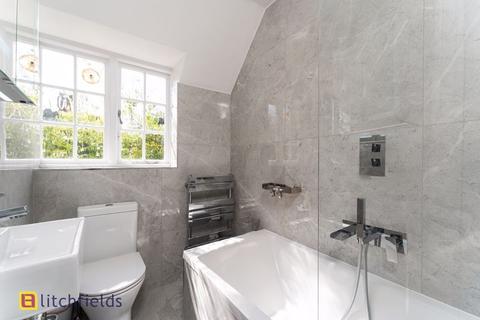 2 Asmuns Place, London, NW11 7XG