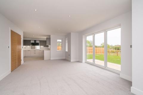 The Elms Pipers Lane, Aley Green, Luton, LU1 4DS
