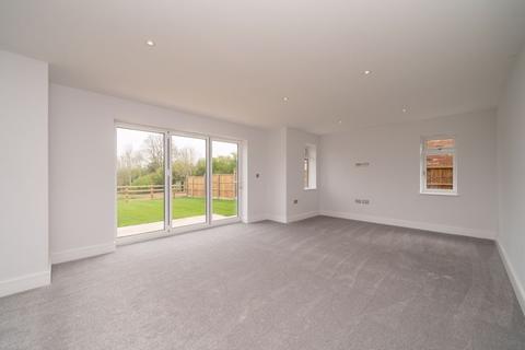 The Elms Pipers Lane, Aley Green, Luton, LU1 4DS
