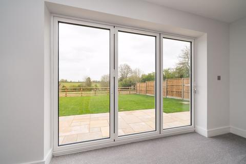 The Elms Pipers Lane, Aley Green, Luton, LU1 4DS