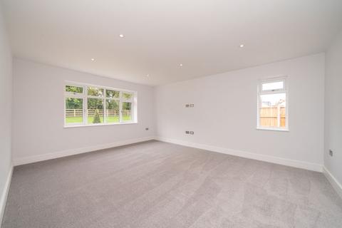 The Elms Pipers Lane, Aley Green, Luton, LU1 4DS