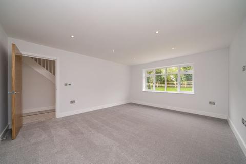 The Elms Pipers Lane, Aley Green, Luton, LU1 4DS