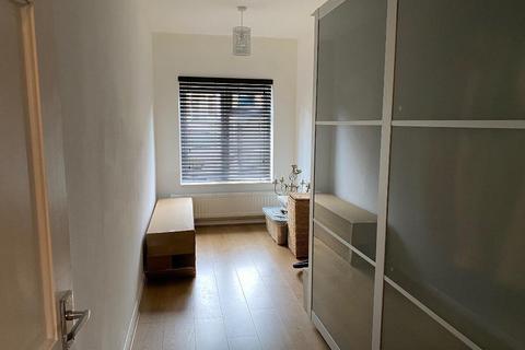 Flat 1, 28 Dornton Road, South Croydon, CR2 7DQ