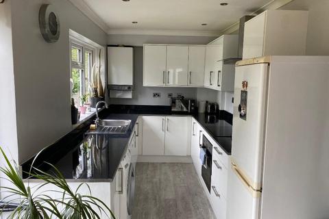 Flat 1, 28 Dornton Road, South Croydon, CR2 7DQ