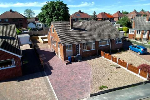 3 bedroom bungalow for sale - Winster Close, Birdwell, Barnsley, South Yorkshire, S70 5RU