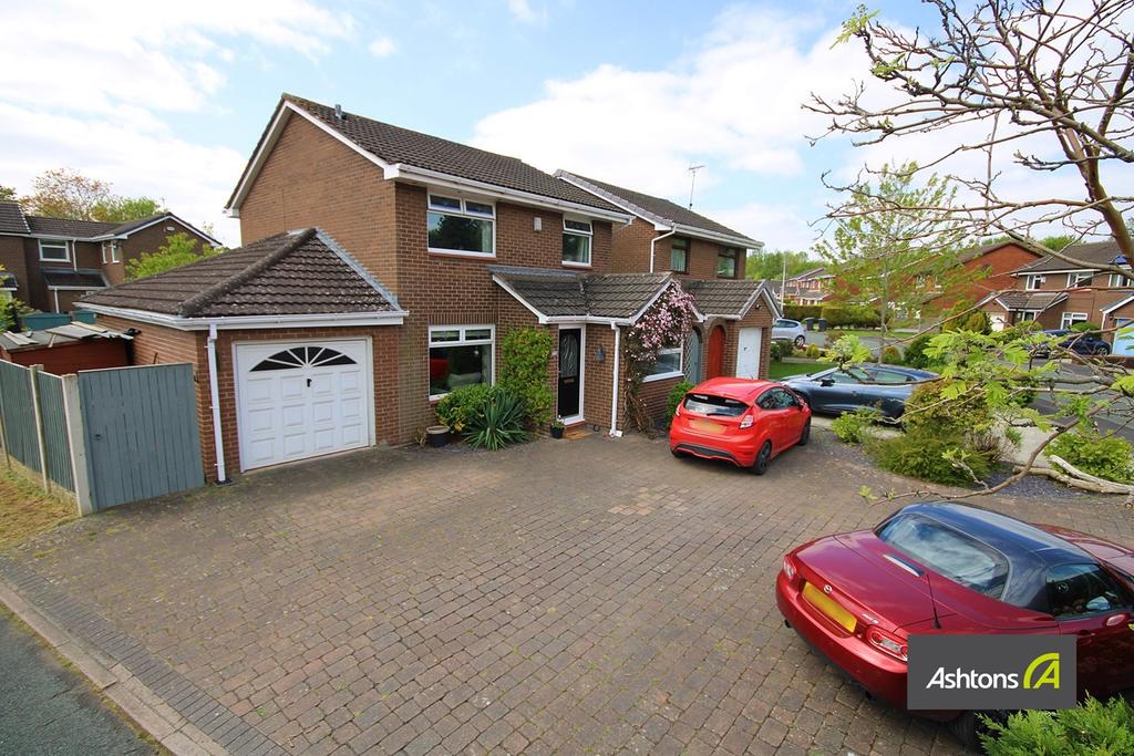 Snowberry Close, Widnes, WA8 3 bed detached house for sale £315,000