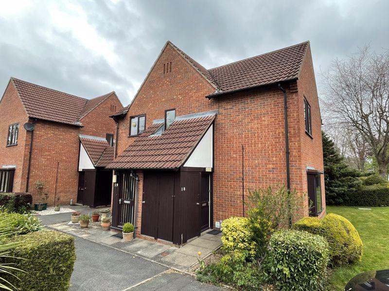 TETTENHALL, Hanover Court 2 bed apartment £105,000