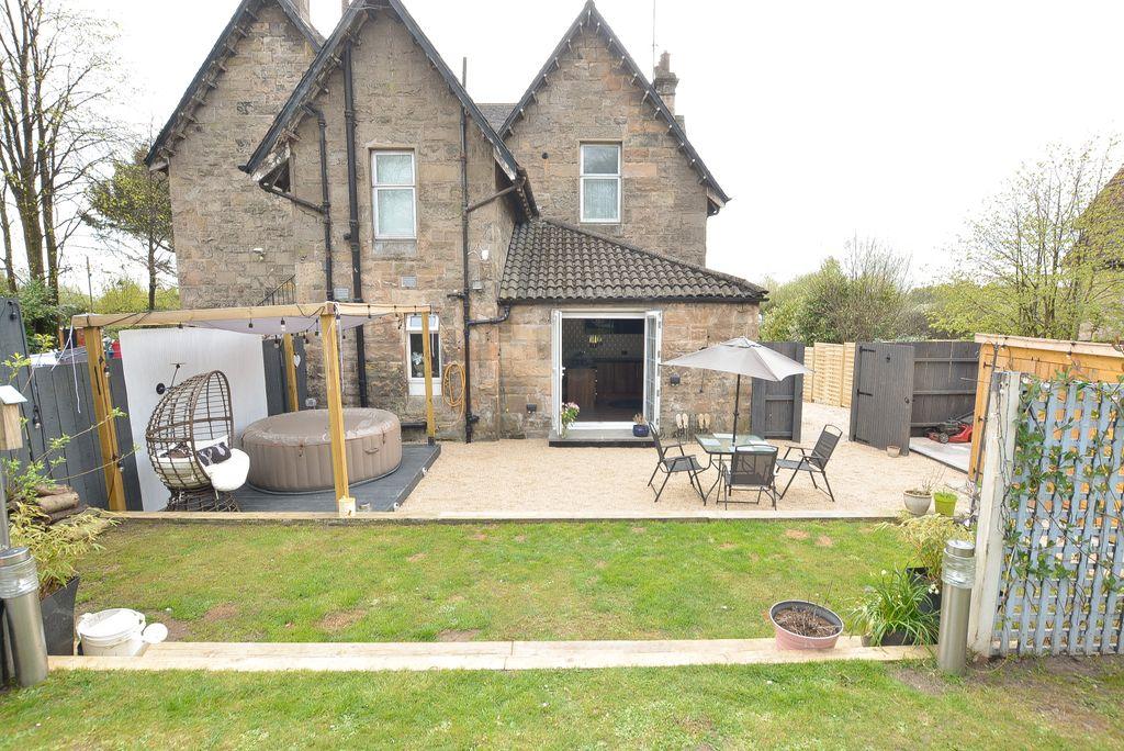 Garscadden Road, Glasgow G15 8SY 3 bed ground floor flat £265,000
