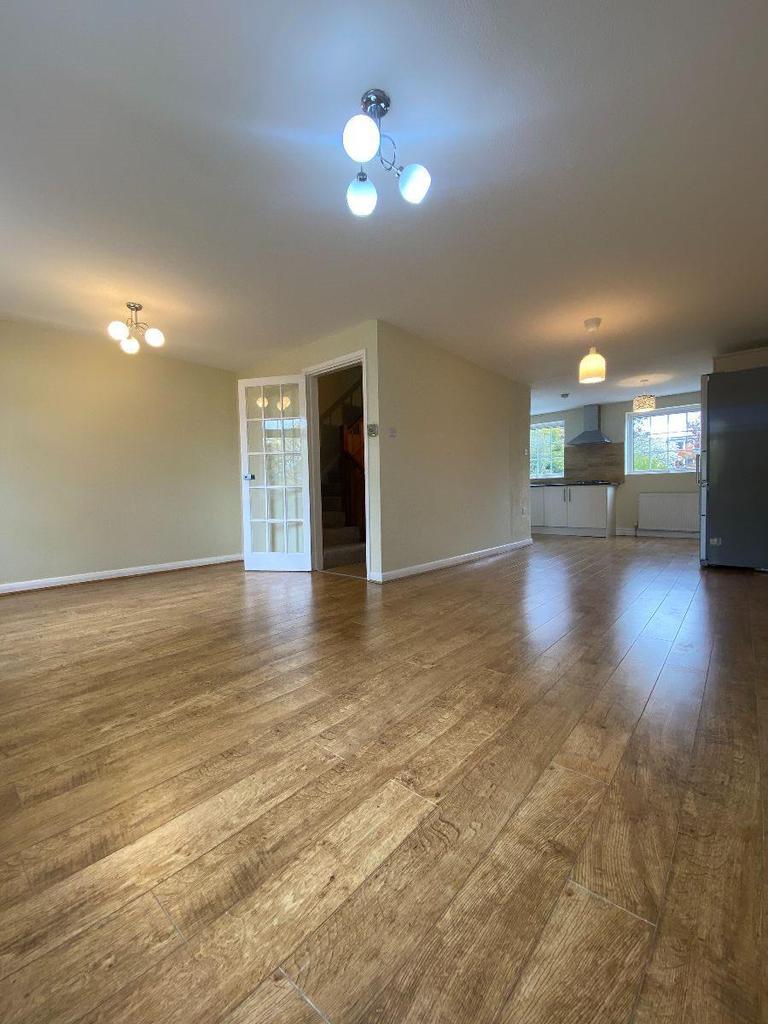 Paul Gardens, Croydon, CR0 4 bed terraced house £2,250 pcm (£519 pw)