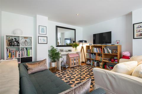 3 bedroom apartment for sale - Smugglers Way, London