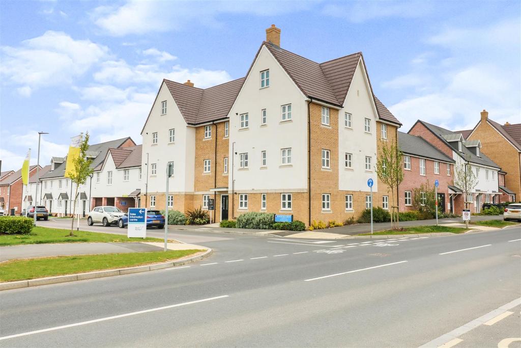 Sandford Drive, Stortford 2 bed apartment £300,000