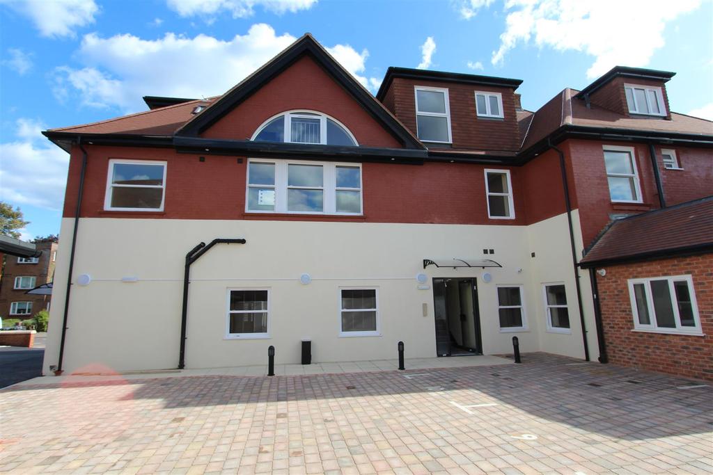 Wimborne Road, Moordown, Bournemouth 2 bed apartment for sale £222,000