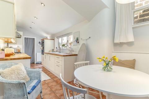30 West End Avenue, Harrogate, HG2 9BY