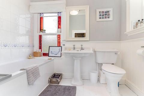 30 West End Avenue, Harrogate, HG2 9BY
