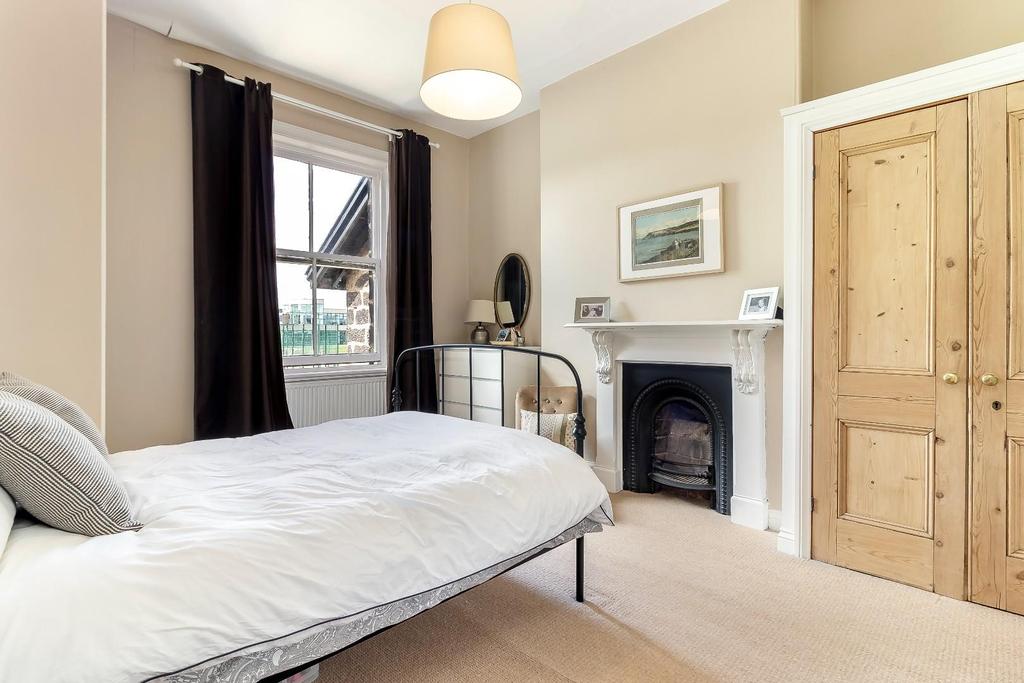 Bedroom 1.jpg