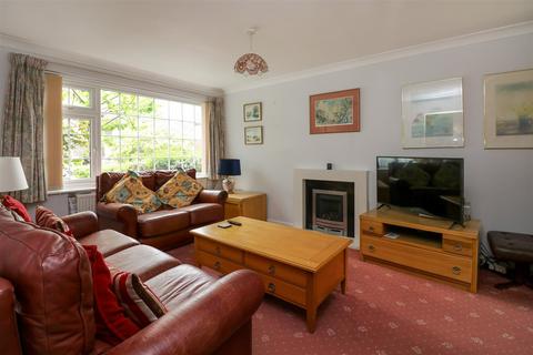 4 bedroom house for sale - Castle Close, Warwick