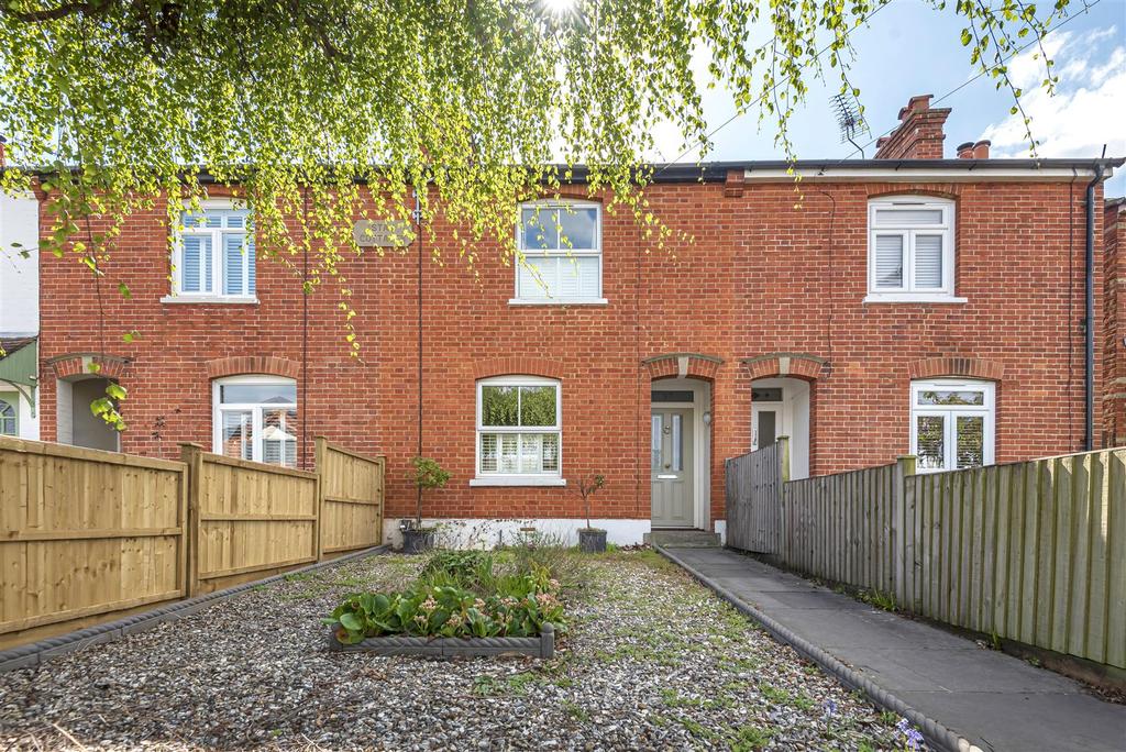 Easthampstead Road, Wokingham, Berkshire, RG40 2EB 2 bed terraced house