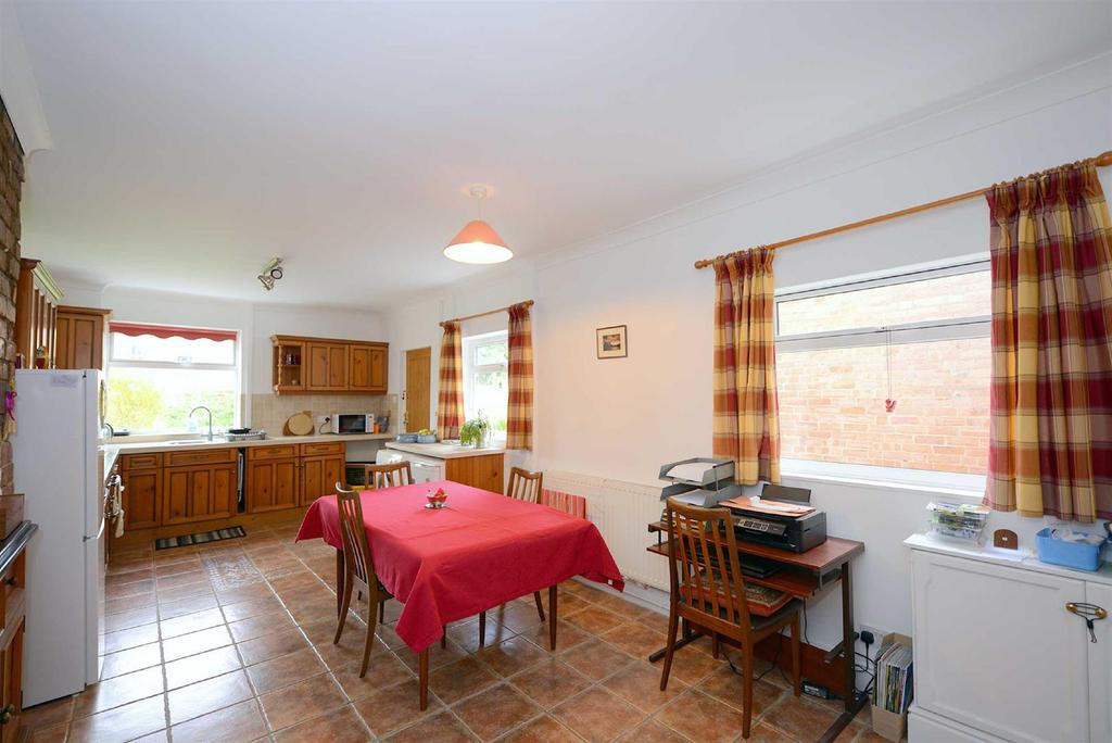 Street, Cherry Orchard, Shrewsbury 4 bed detached house for sale