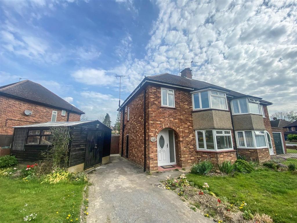 Berry Lane, Rickmansworth 3 bed semidetached house £540,000