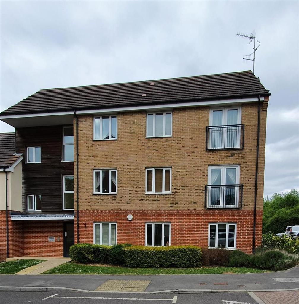 Skippetts Gardens, Basingstoke 2 bed flat £210,000