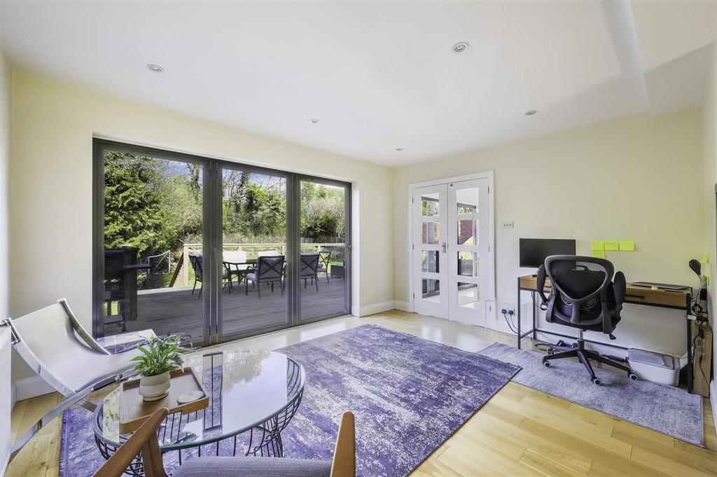 Drive Spur, Kingswood, 4 bed semidetached house £875,000