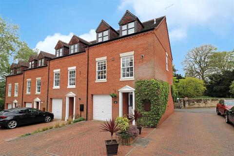 Flat 3, Eastgate House Castle Lane, Warwick, CV34 4BT